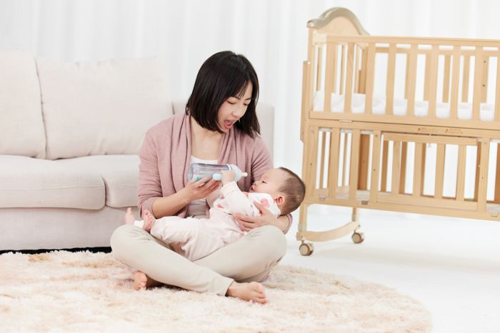 1632295946627570.jpg 攝圖網(wǎng)_501725414_月嫂喂養(yǎng)嬰兒小寶寶(企業(yè)商用).jpg